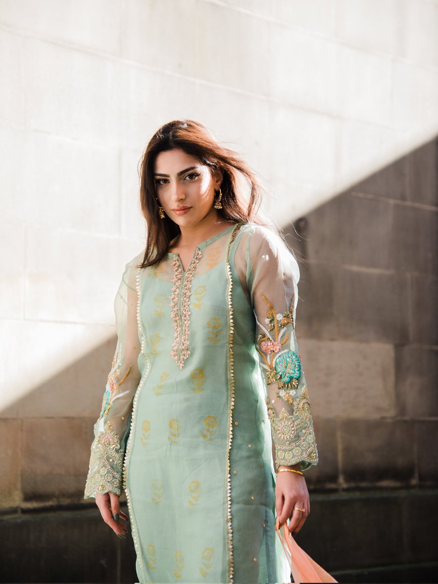 jdxvisuals's tweet photo. Amna photographed in sunny Manchester. https://t.co/EeEb2nxavq