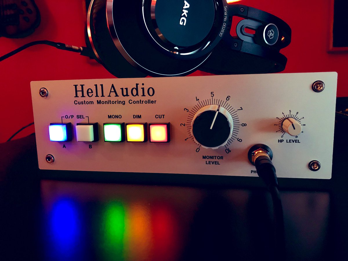 HellAudio's tweet image. カスタムモニタリングコントローラー
基本仕様（1イン2アウト）デモ機の用意できました。
ご希望の方はDMまたはメールでお願いします。
遠方なのでデモ期間は5日間までとさせて頂きます（往復送料ご負担お願いしております）
※当方と取引歴のない場合身分証の提示をお願いしておりますご理解下さい。