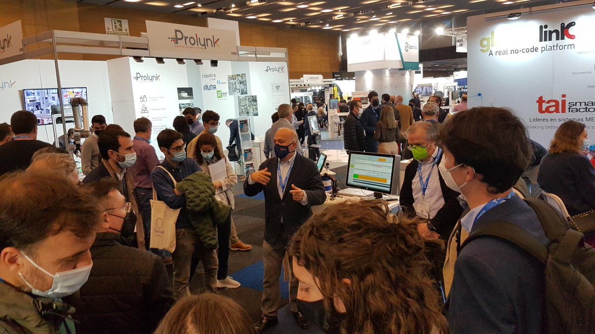 taismartfactory's tweet photo. 🟢Presentamos las novedades de @taismartfactory a nuestros socios del @packcluster 

🏭Si quieres saber cómo convertimos las plantas manufactureras en Smart Factories, ¡ven a visitarnos!

📍Estand C307

#AF2022 https://t.co/VoeChk9gnK