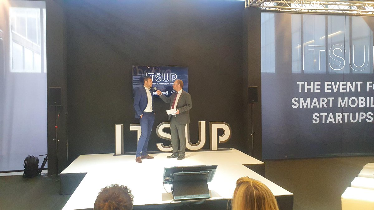 Zojuist was de opening van ITSUP, het event voor smart mobility start-ups tijdens de @Intertraffic. Ook voor Connekt zijn start-ups belangrijk. Onze collega Tom van Dam gaf een toelichting waarom dat zo is. #Intertraffic