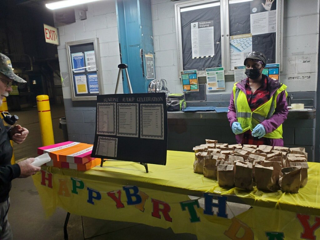 DFW_SunriseRamp's tweet photo. Starting the week off right with a birthdays and anniversaries breakfast served up by our CHSP folks! Thank you to our many skilled and safe upsers celebrating with us today! 🍩 🍳 🥓 @DfwUps @UpsDfwTraining @RedRiverUPSers https://t.co/rVQXLNmTac