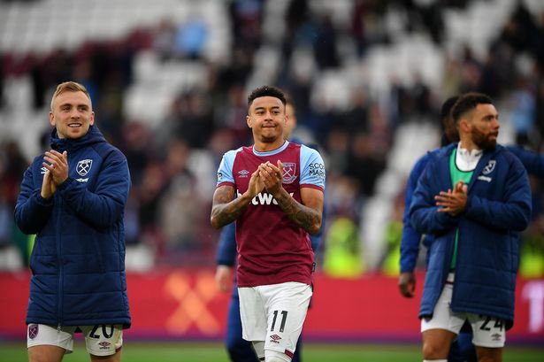 Manchester United have no intention to open contract talks with Jesse Lingard.

(via Fabrizio Romano)
