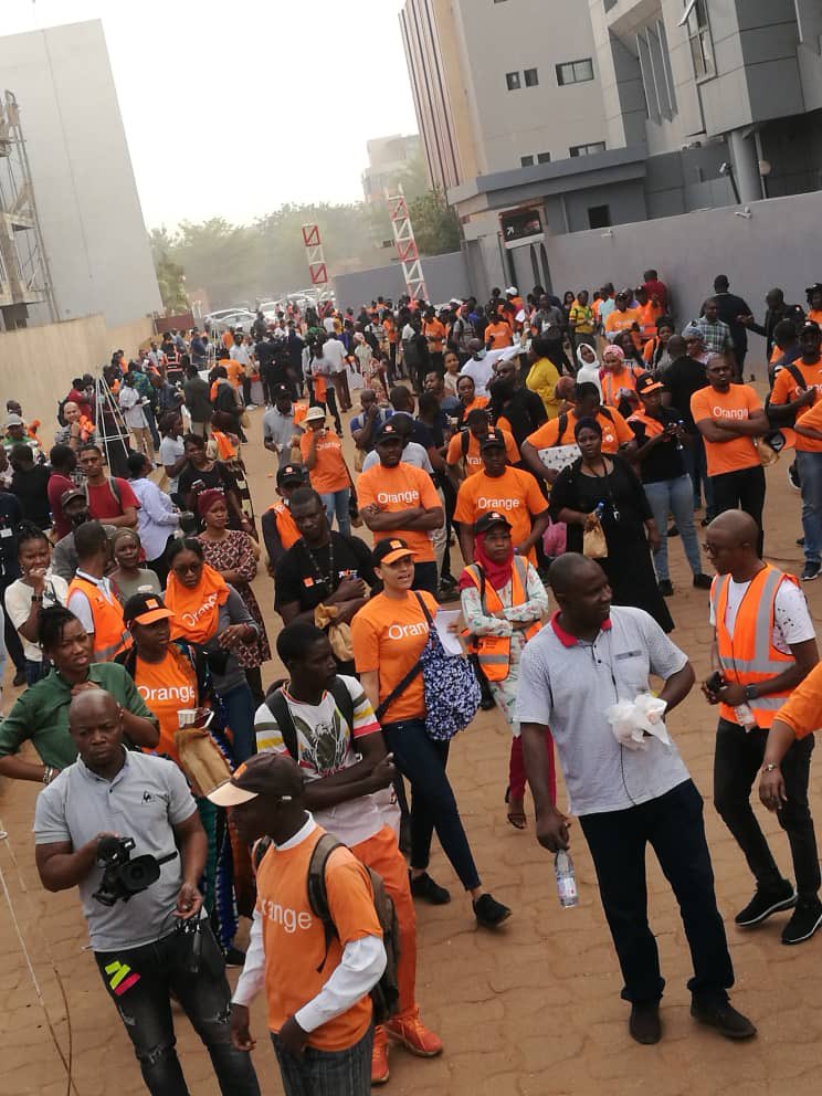 OrangeMoneyMl's tweet photo. Prip c’est parti.
La journée Tous Vendeurs d’Orange Money c’est ce 29/03
Pendant toute la journée nous serons avec vous pour partager des moments incroyables dans toutes les communes de Bko.
Le mot de départ vient d’être donné par Mr Brelotte Ba, DG d’Orange Mali.
#NgaOrangeMoney https://t.co/wIkOqWoRJj