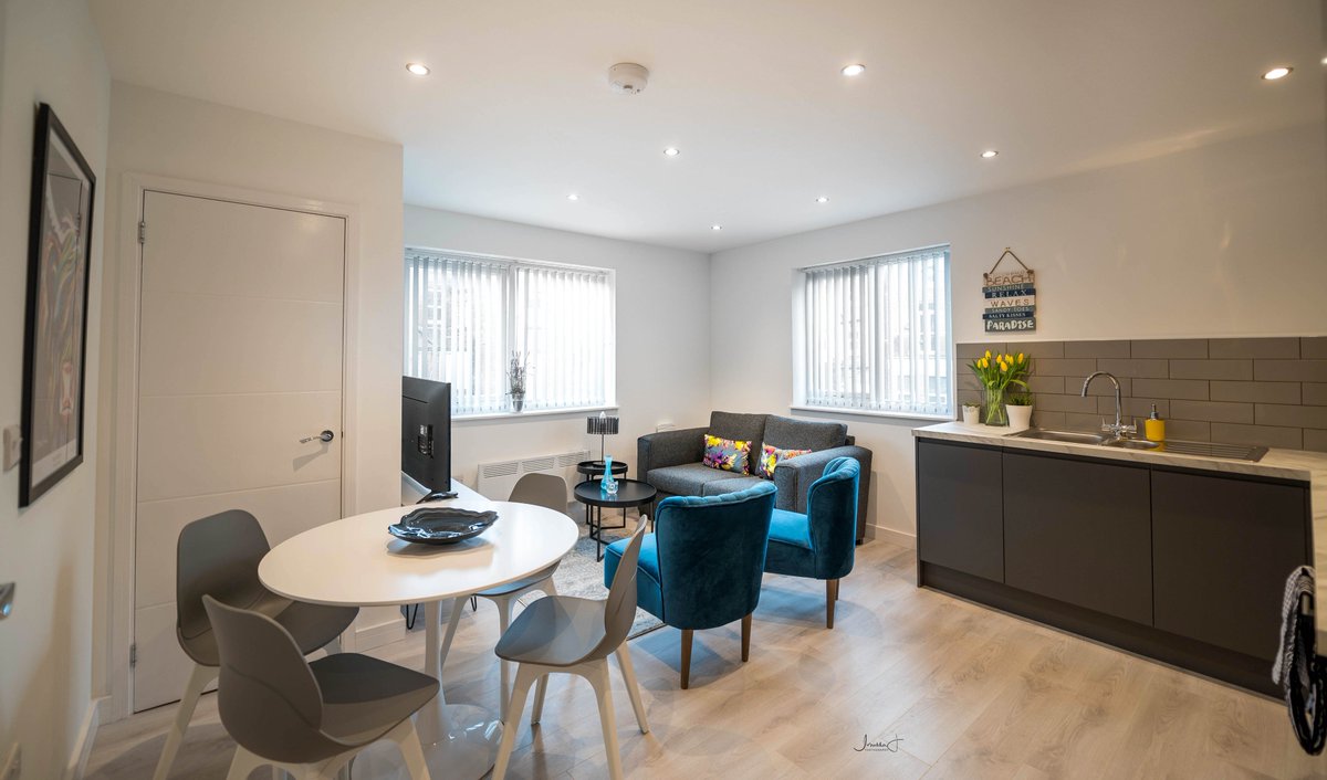 CAShortStay's tweet photo. Our wonderful Windmill House in St Annes is waiting for you! Five glorious one-bedroom apartments - one dog-friendly - in the heart of an amazing seaside town with so much to offer. And amazing beaches just a few minutes walk away! #bookdirect today https://t.co/alLVUmFygh https://t.co/3tiTn7QBhb