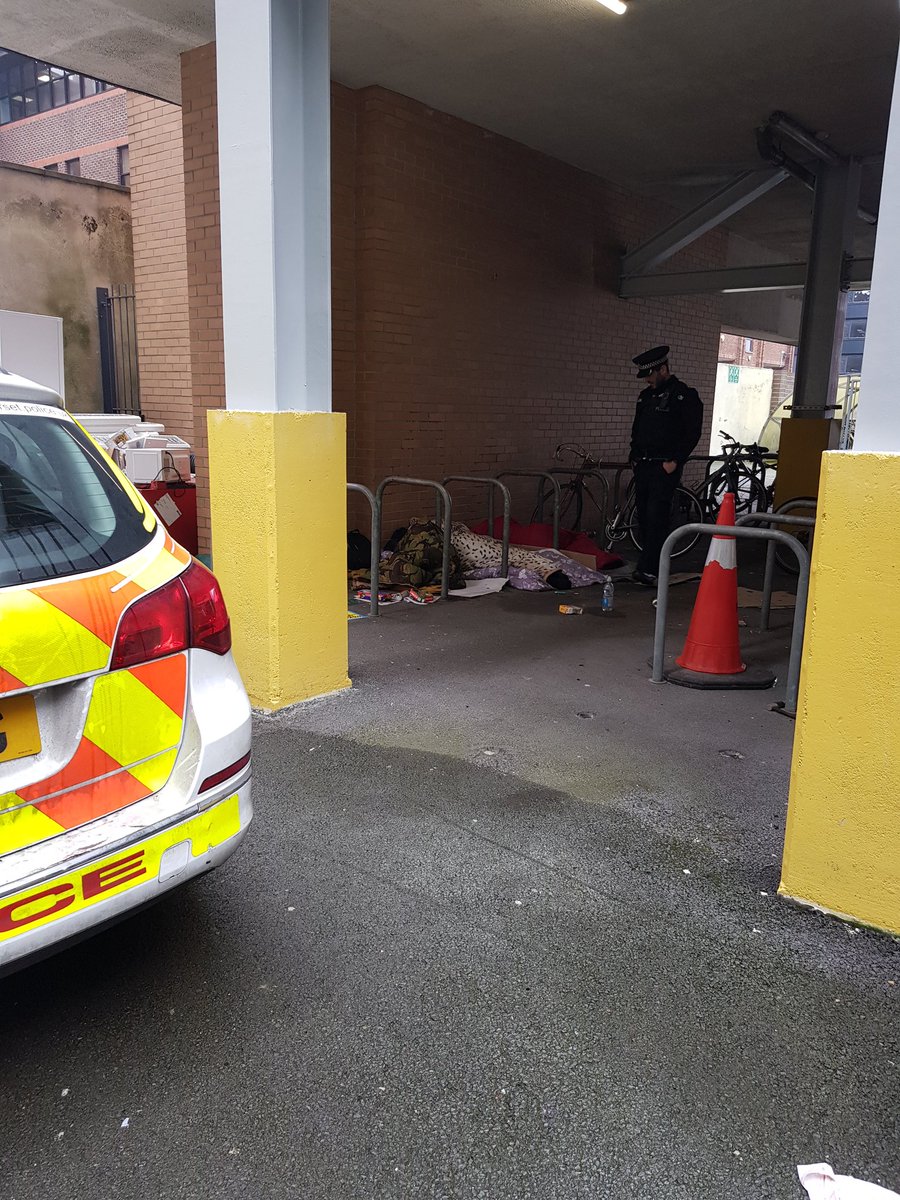 Bournemouth South Neighbourhood Acting Police  Seargent Lee (APS) have been out this morning responding to Neighbourhood issues in Town. These  males have now been referred to the rough sleeping team.
The business have been given NPT reassurance.
#dorsetpolice