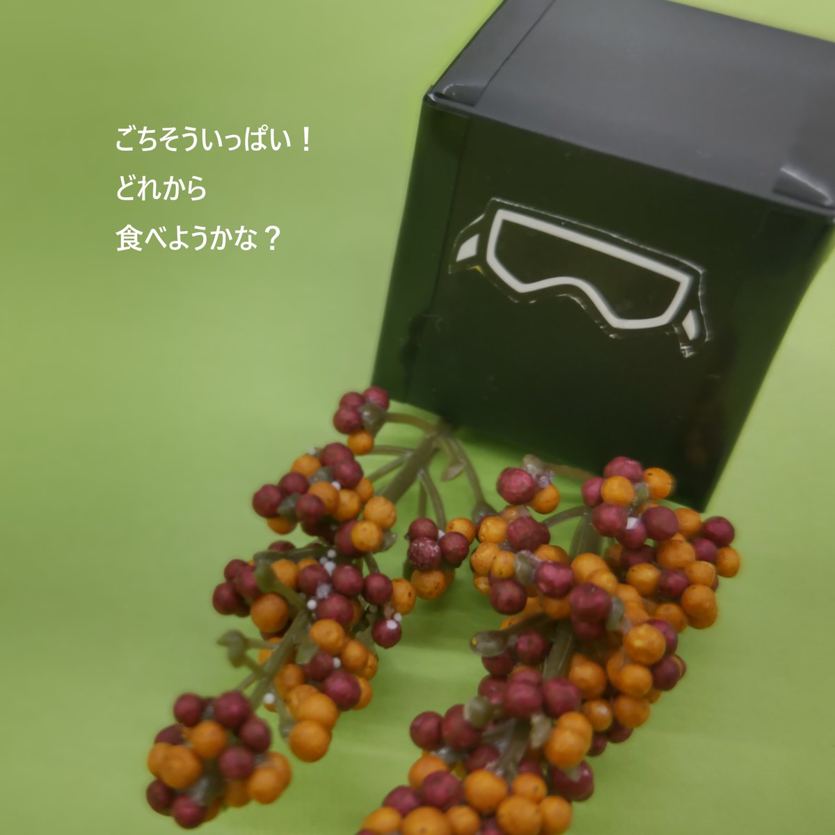 blackbox_winter's tweet photo. 日●生命のカレンダー、真似してみたシリーズ
これは10月のカレンダー

りすの【もぐもぐタイム】、可愛いですね～🥰
ぶらっくぼっくすんにはお口がないから、真似になってないけど・・・
社内に木の実アイテムがあったことに驚きです

あ、窓のデコレーション、完成しました！
近日中にご披露します https://t.co/9chrYs8s9R