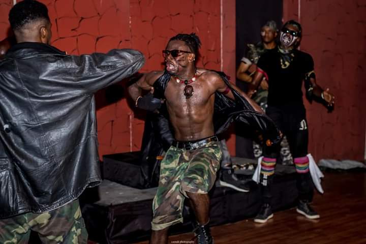 DaiCreativeClan's tweet photo. You cannot love🧡💕 theatre, drama, and entertainment, and not be following us and our performance partners, @Active_Playhous . O wrong nau!
Images from Active Playhouse's 'THE STRUGGLE', created &amp; directed by @KpodohD 

#Bolobolo #BoloboloStageDrama #Terrorists #NGAGHA https://t.co/4vgWHw3CkB