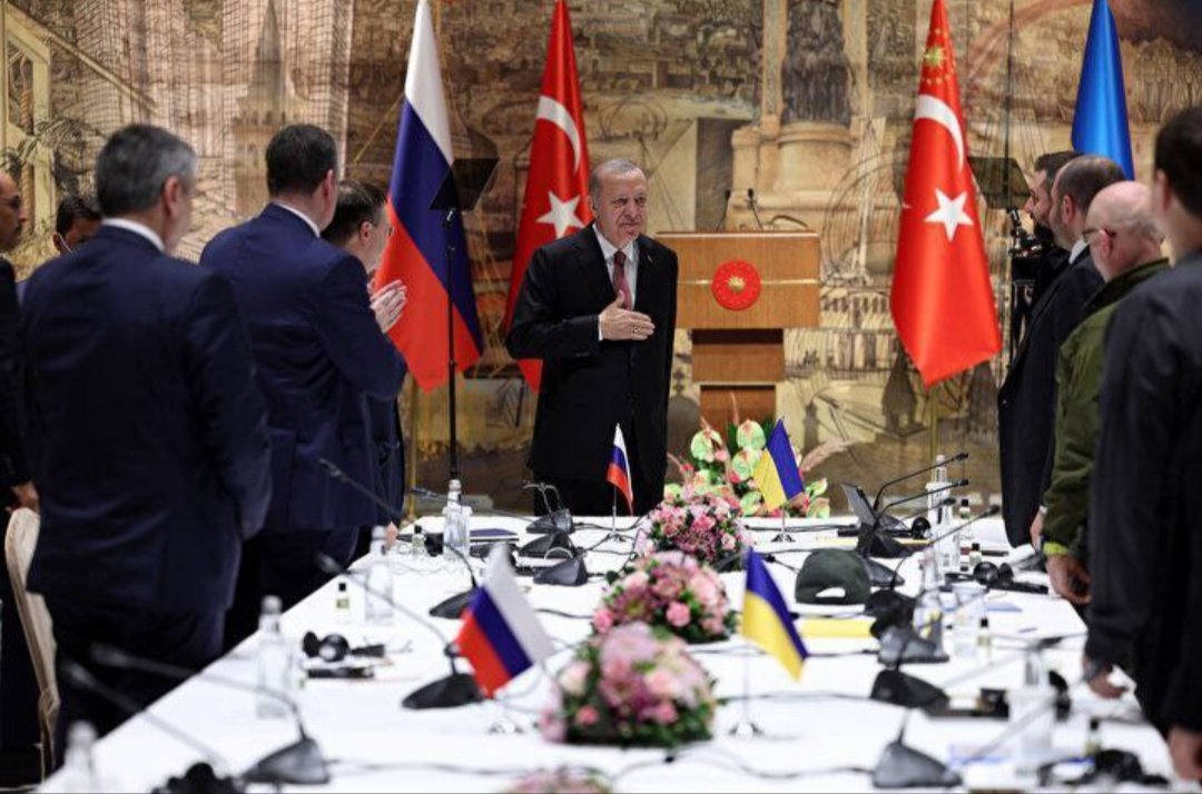 Cumhurbaşkanımız Recep Tayyip Erdoğan, Dolmabahçe Ofis'te yapılan Rusya-Ukrayna Müzakere Heyetleri Toplantısı'na iştirak etti.
Rusya ve Ukrayna heyeti Cumhurbaşkanımız Erdoğan'ı ayakta alkışladı.
SENİNLEYİZ REİS
#Hedef2023 #RusyaUkrayna