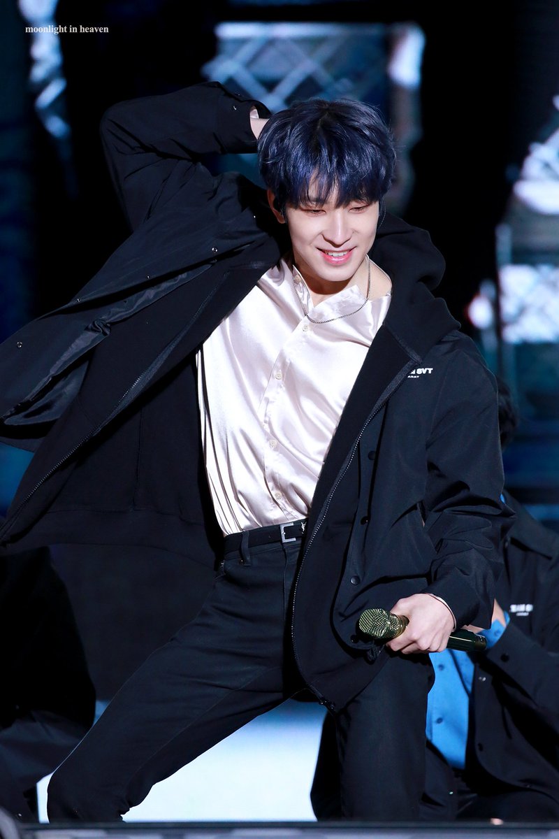 717I004's tweet photo. 220327 니머리꼭대기에서춤춰유덤덤 #원우 #세븐틴 https://t.co/aQdA3JNZSV