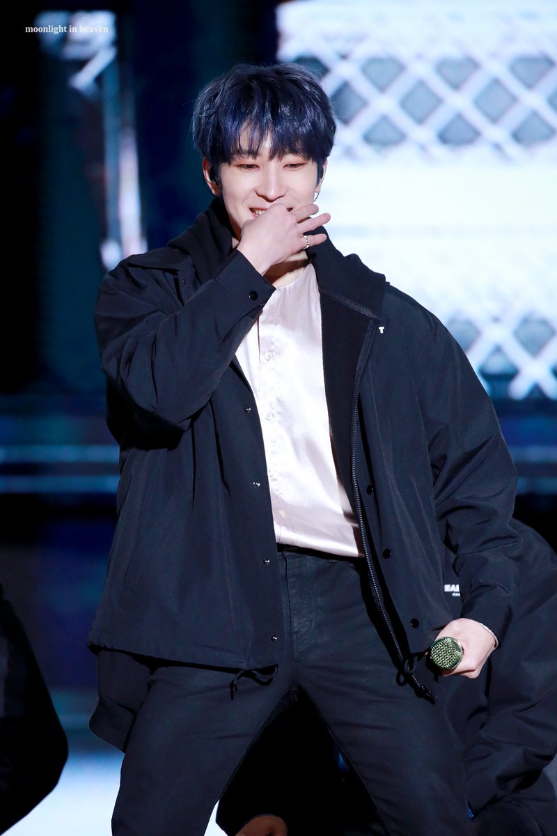 717I004's tweet photo. 220327 니머리꼭대기에서춤춰유덤덤 #원우 #세븐틴 https://t.co/aQdA3JNZSV