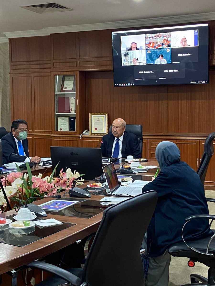 AtomMalaysia's tweet image. Mesyuarat Lembaga Perlesenan Tenaga Atom ke-107 Bil. 1/2022 pada kali ini telah diadakan secara hibrid selaras dengan #NormaBaharu.