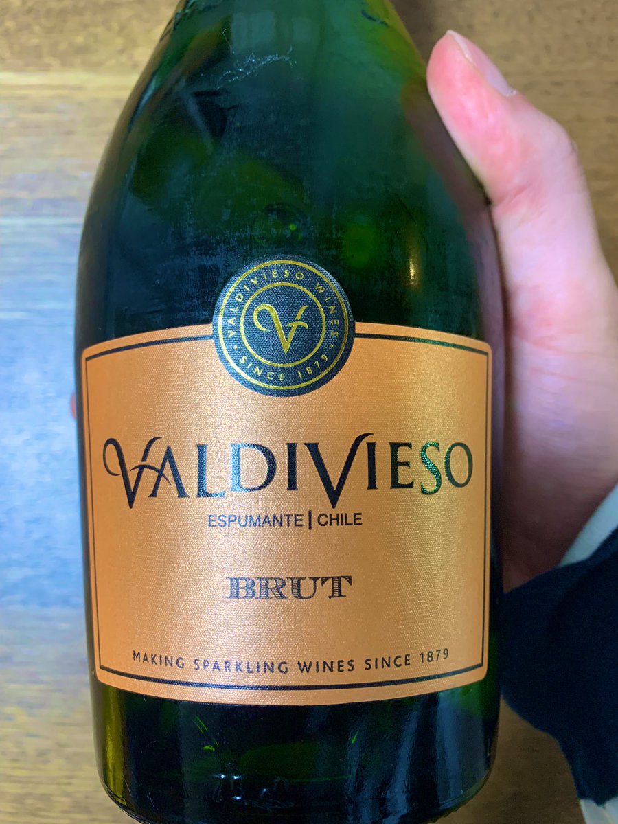 EarthWine0909's tweet photo. VALDIVIESO
【EP 70点】
購入価格　1080円

スーパーで見つけたチリのスパークリング

チリワインは大概コスパが良い

#wine  #ワイン好き　#評価　 #コスパ https://t.co/uoF4XprXla