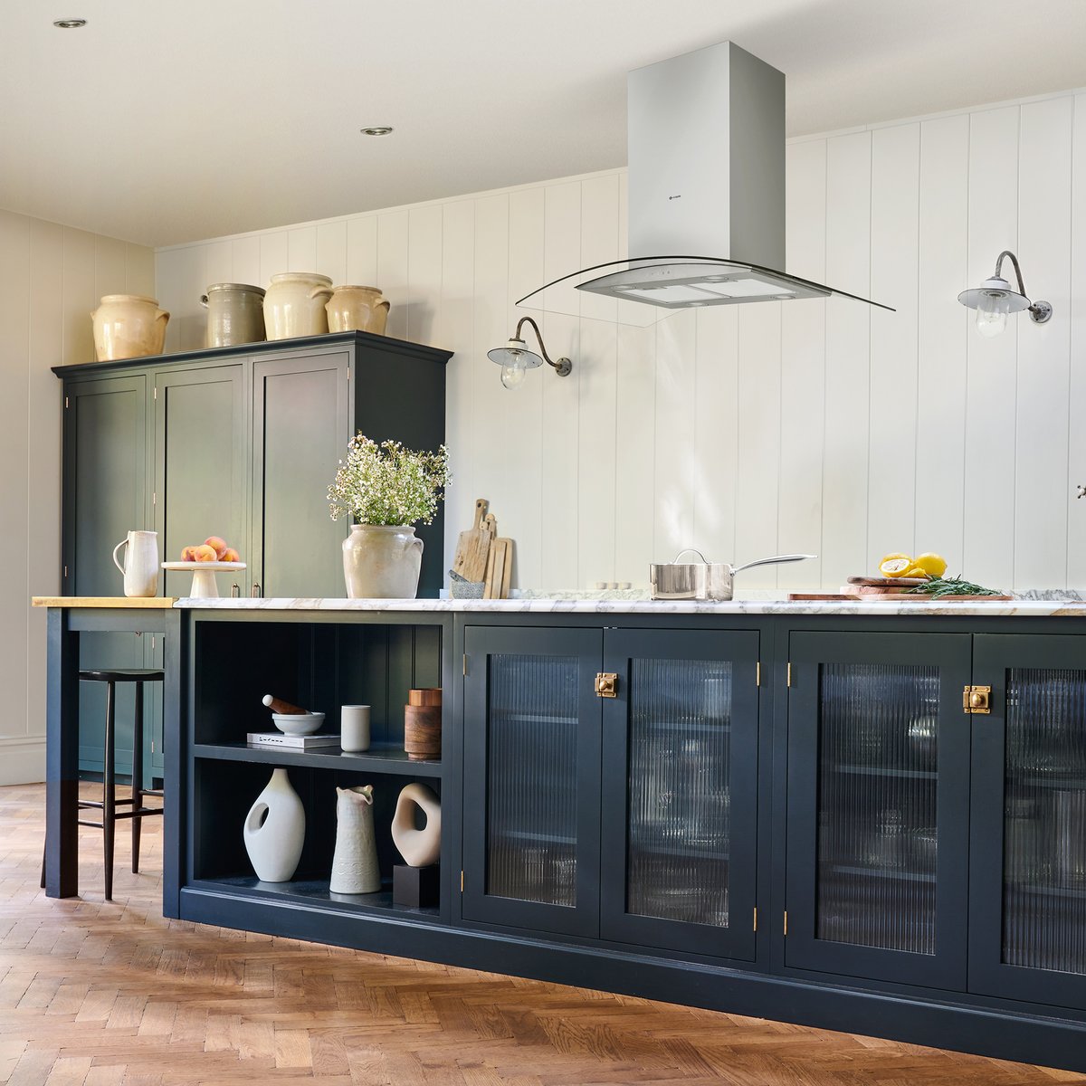 caple's tweet image. Do you prefer discreet extraction or a statement hood?🤔

We have a range of extractors, including built-in, downdrafts, wall chimney hoods, island hoods and much more: buff.ly/3JIL97P

#CapleQuality #extraction