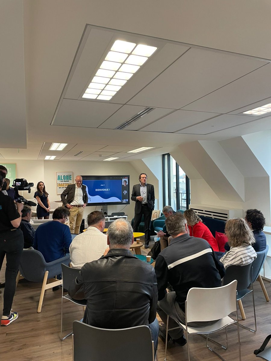 C’était tout à l’heure @VillageCAParis 😁 à l’occasion de la semaine d’immersion de la capsule ! #innovation