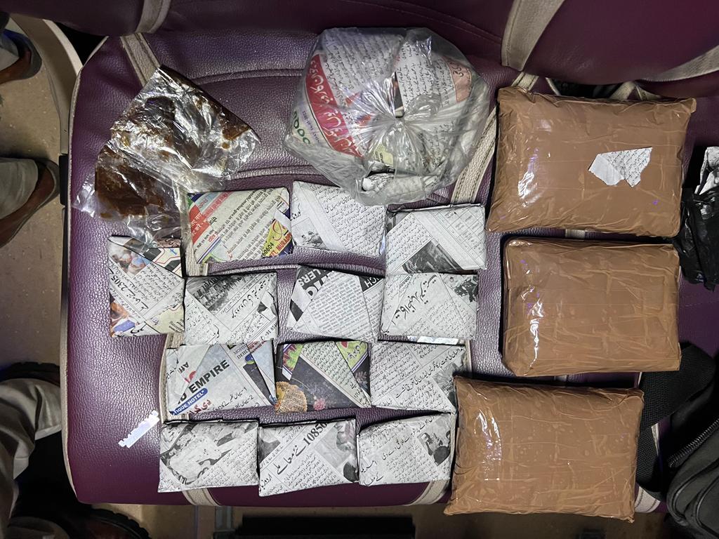 DGPAssamPolice's tweet photo. This is not a cat and mouse game, rather this is a game of will/determination/resolve.

And we are here to WIN!

In last 5 days itself, @assampolice has seized illegal drugs worth more than Rs. 20 Crores from across the state.
@himantabiswa
@CMOfficeAssam https://t.co/oxWaosQDDF