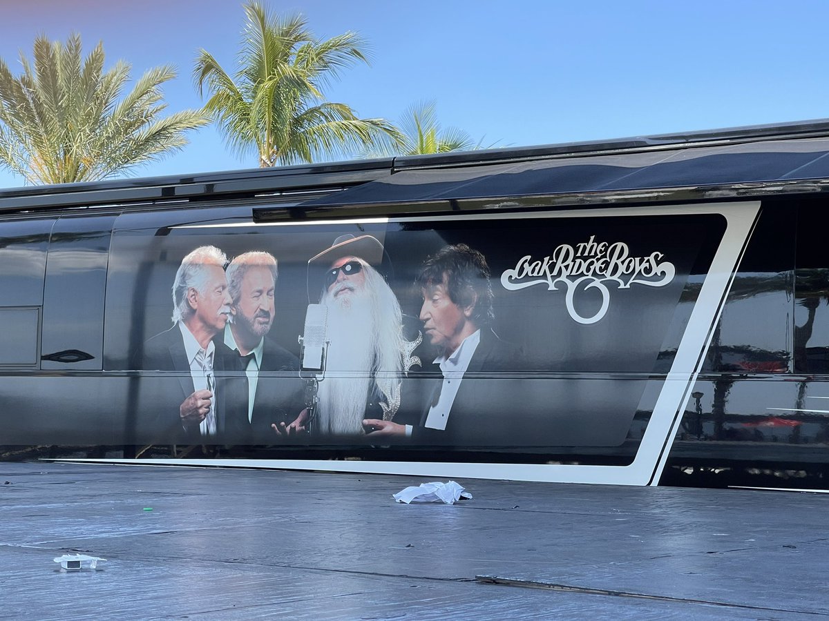msrediger's tweet photo. @oakridgeboys Saw the bus https://t.co/RmibnkqxCS