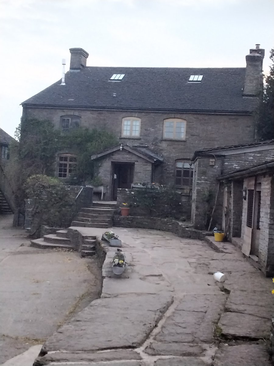 GAAshton_news's tweet image. Relaxing on the farm for our year 7 students.  #notechnologyneeded
@GaaPrincipal