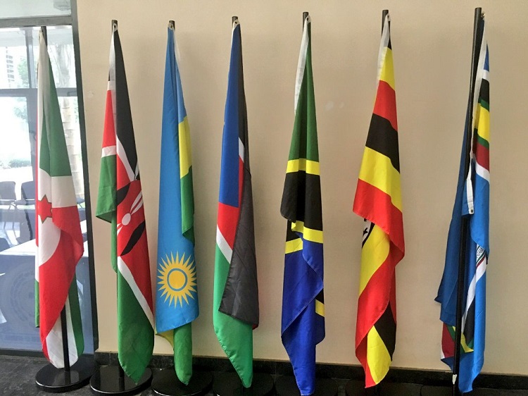 OneYoungAfrica's tweet photo. #KnowToday  

La Communauté de l'Afrique de l'Est (CAE) est une organisation intergouvernementale régionale de 6 États partenaires : les Républiques du Burundi, du Kenya, du Rwanda, du Soudan du Sud, de la République-Unie de Tanzanie et de la République d'Ouganda, https://t.co/ZDXadheTMI