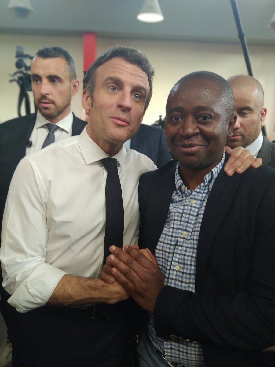 DjateGerry's tweet photo. J'ai eu l'honneur d'accompagner mon Candidat à la rencontre des citoyens pour parler de son nouveau projet de société.
Un brillant Monsieur.
#avecvous2022 
#Macron2022 https://t.co/ia8PgmD3Tb