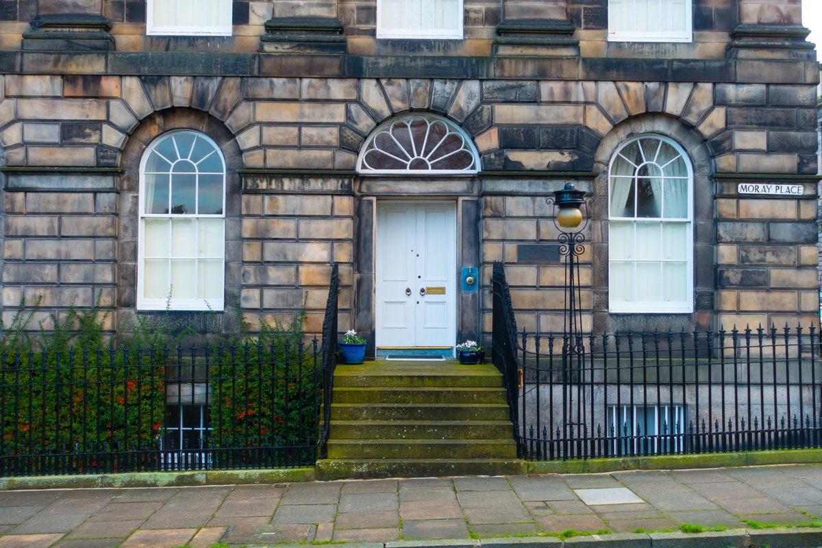 Town house in Moray Place, New Town, Edinburgh, Scotland. The architecture is just stunning and well worth a walk. 
#edinburgh #newtownedinburgh #visitedinburgh #edinburghtour