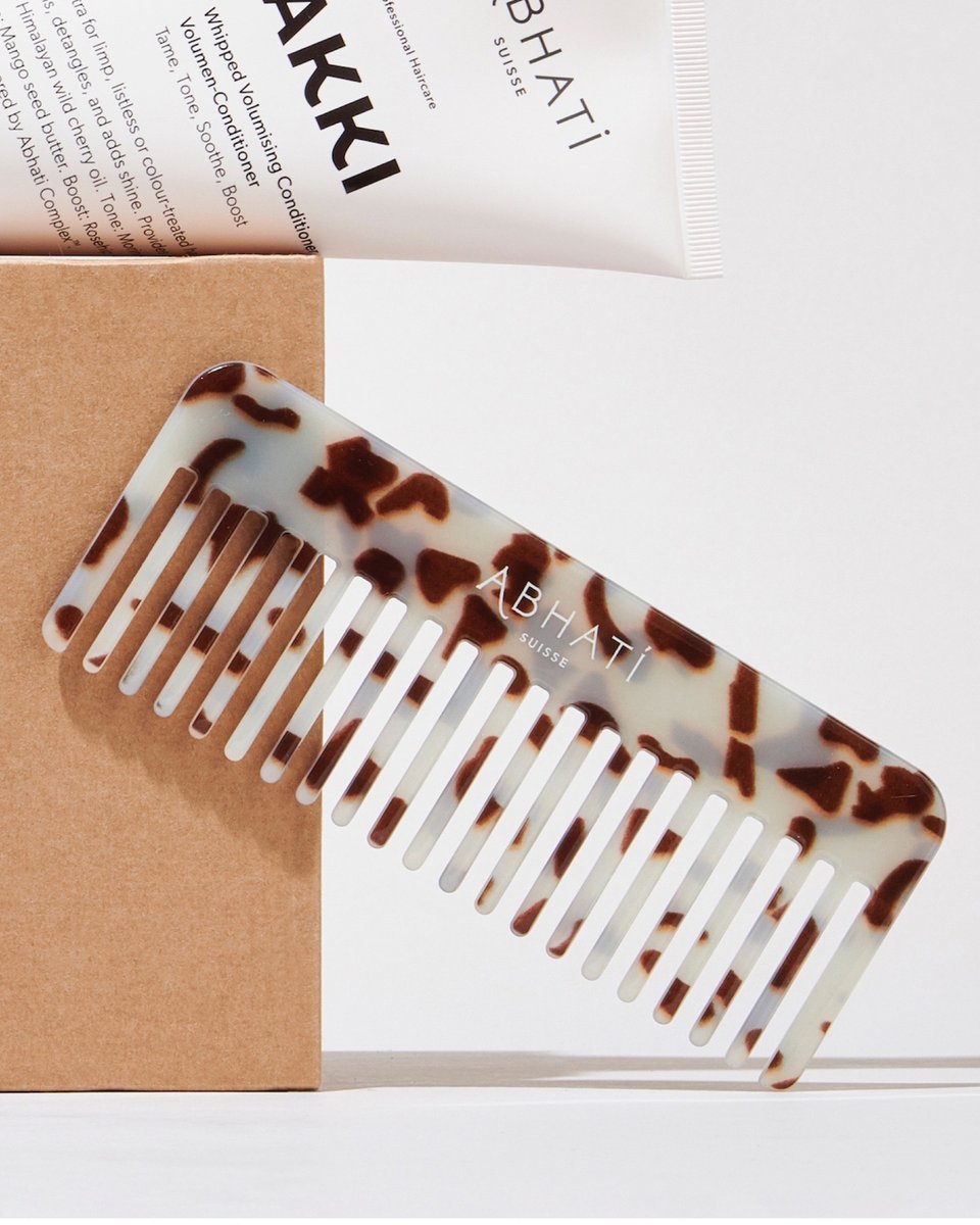 Chic, handmade hair tools that are healthy for your hair. And as a sustainability bonus: they’re 100% recycled and plant-based, too. They’re earth-flattering self-care.