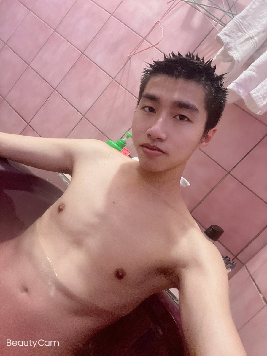 有人要跟我一起泡澡嗎