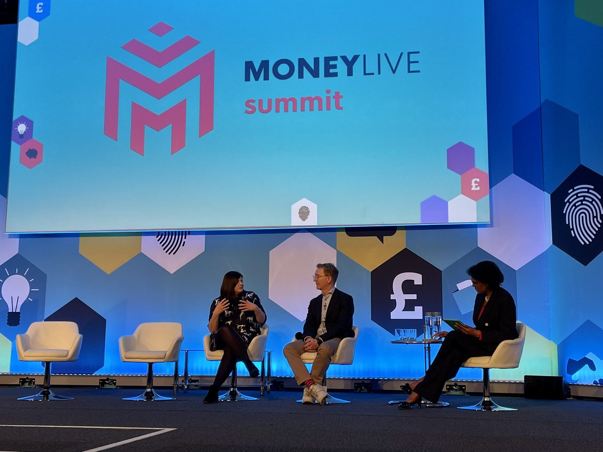 📣 Live on stage now - How to build inclusive user journeys for #banking customers! <a href="/Money_LIVE_/">MoneyLIVE</a>