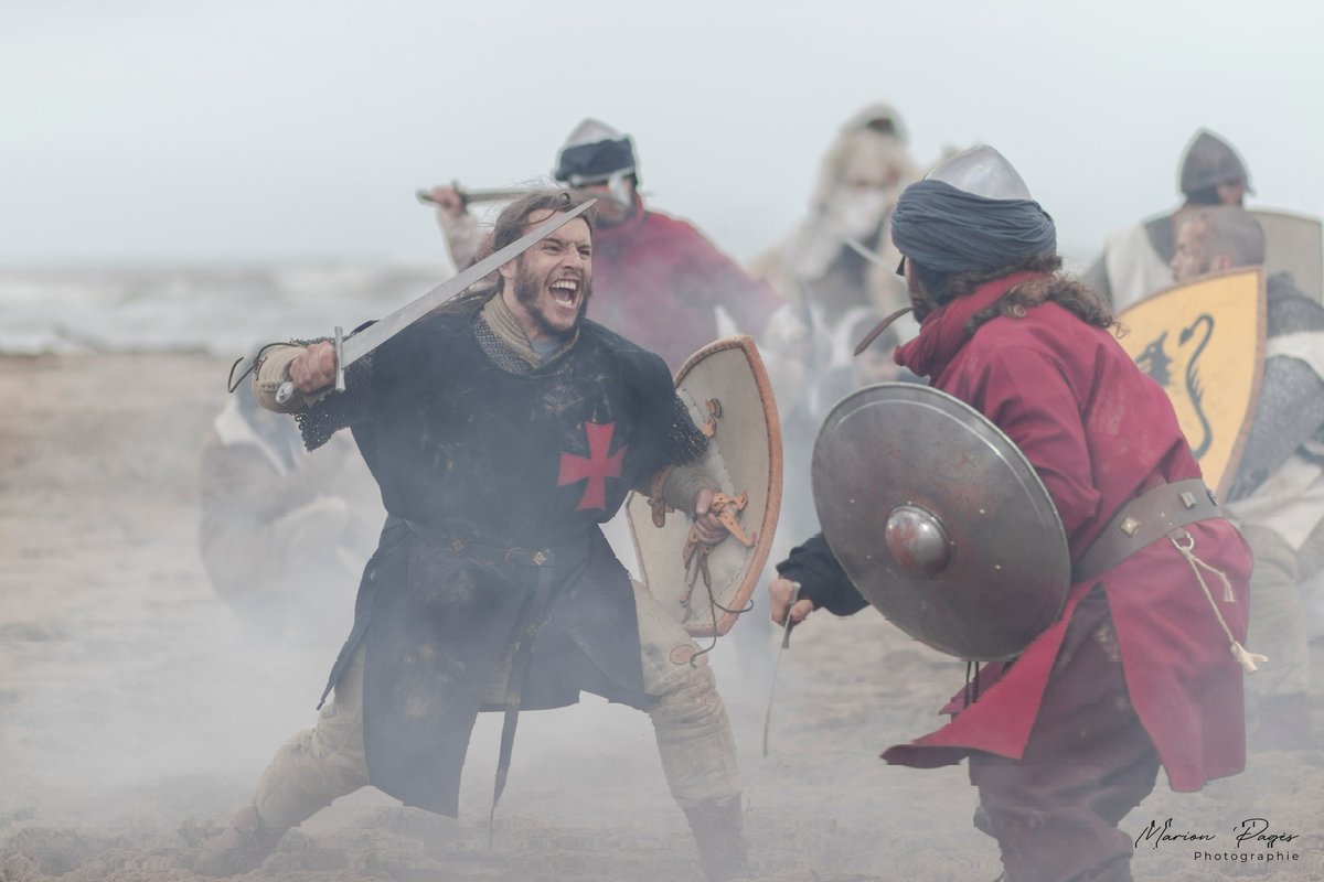 Joey_Rudolf's tweet photo. -Tearless Knight-
Première expérience de réglage cascade sur un champ de bataille médiéval, pour l'IUT de Béziers. 
Super spot à Serignan plage ...
30 combattants dont 11 cascadeurs !

Y'avait même un @Romain_Houles qui foutait du sang partout... https://t.co/Eudsv93Sen