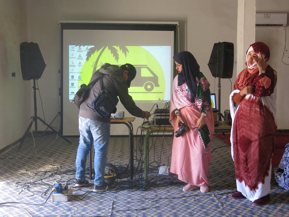 FiSahara's tweet image. The @SolarCinemaWS project is a win-to-win at all levels: @EFA_Rasd can acquire experience in production tasks and use of technical equipment and #refugee population camps, such as Dajla, enjoy the magic of Sahrawi cinema. 🇪🇭📽️
#WesternSahara #Dimesfoundation