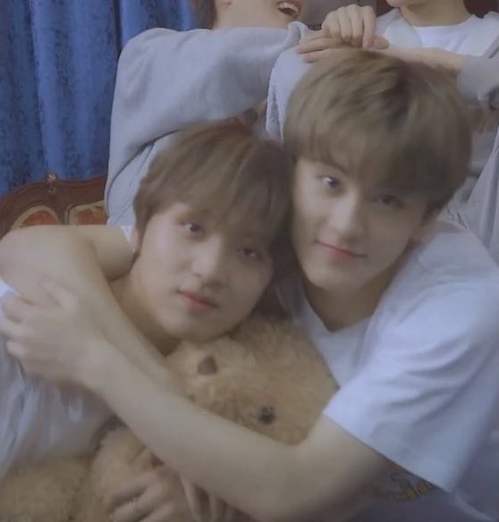 1. แฮชานเป็น insomnia (โรคนอนไม่หลับ)
2. ม้าคเผลอเปิดเผยเรื่องนี้ในแฮรา /ที่น้องนอนไม่ค่อยหลับ
3. มาร์คเขียนเนื้อเพลงสำหรับเพลงเท็ดดี้แบร์เกี่ยวกับเพลงกล่อมสำหรับคนรักที่นอนไม่หลับ
 4. เพลง Teddy bear น้องแฮชานชอบที่สุด น้องบอกว่าตัวเองเป็นหมี
#markhyuck