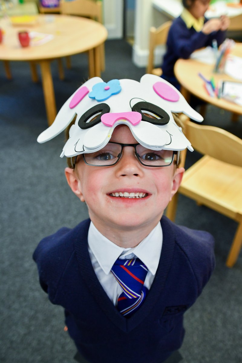 StEdsPrePrep's tweet image. Nurturing artistic minds! 🎨 This morning, Reception Elm have been busy making Easter themed crafts- from colouring Easter eggs to making paper daffodils and chickens. This has been a wonderful opportunity to develop our pupils' creativity, imagination and artistic skills!