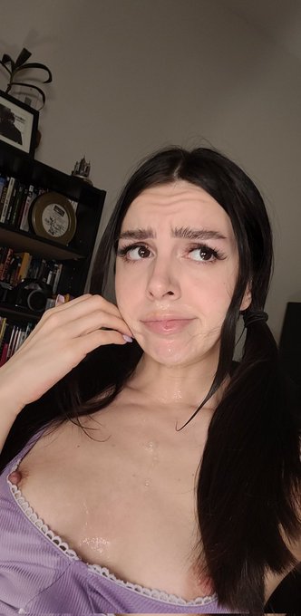 Have you ever had icing explode *all* over your face? 🥴😅 yeah me neither!   Catching up and shooting<a href="/tag/mvsales"class="tags"><span>#mvsales</span></a>