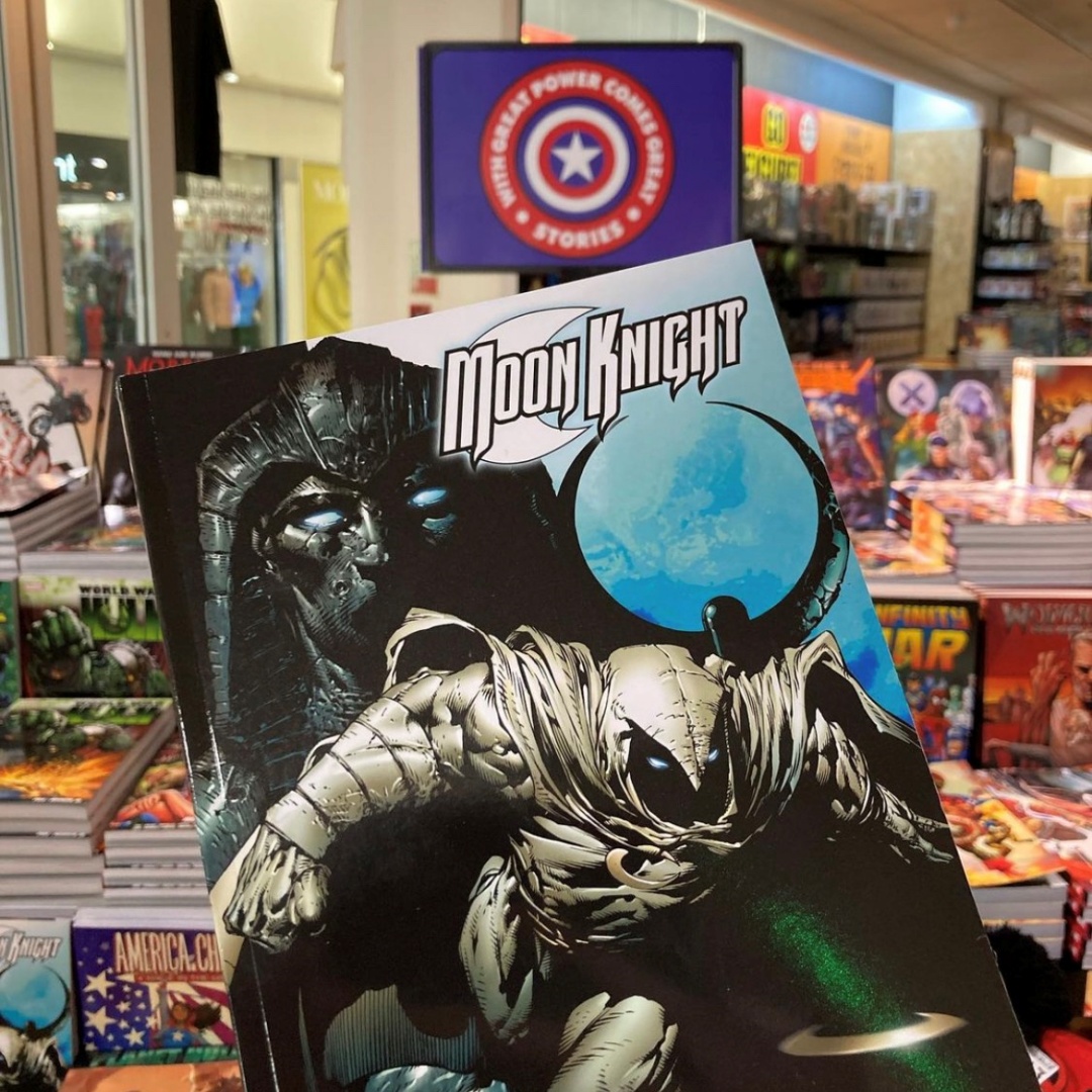 ClarendonShops's tweet photo. Are you a Marvel fan? 🦸  @hmvtweets  have a super range of Marvel comics in-store ready for you to dive straight in and get taken on an adventure!🤩 Pick up your favourite comics today!

#Oxford #shoppingcentre #retailshopping #ilovetoread #bookclubs #readingcorner #marvelcomics https://t.co/PFpF0NVSrr