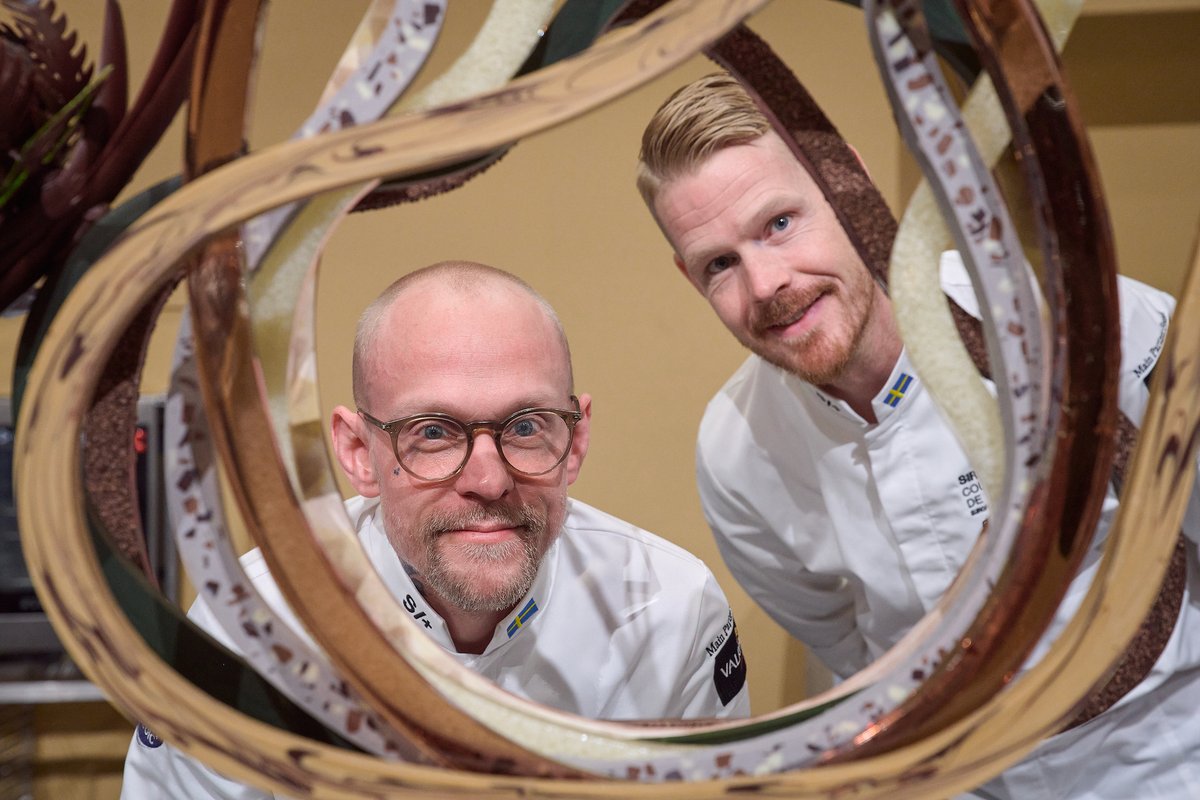 CMP_Lyon's tweet photo. 🔙 The European Pastry Cup 2022 is a memory already...
Here is the complete podium:
🥇 UNITED KINGDOM
🥈 SWEDEN
🥉 DENMARK
#EuropeanPastryCup2022 #PastryLove #PastryAddict #Paris #Competition #ChefsCompetition #PastryChefs #RoadToParis #Chefs #CMPatisserie https://t.co/V9F310LS0w