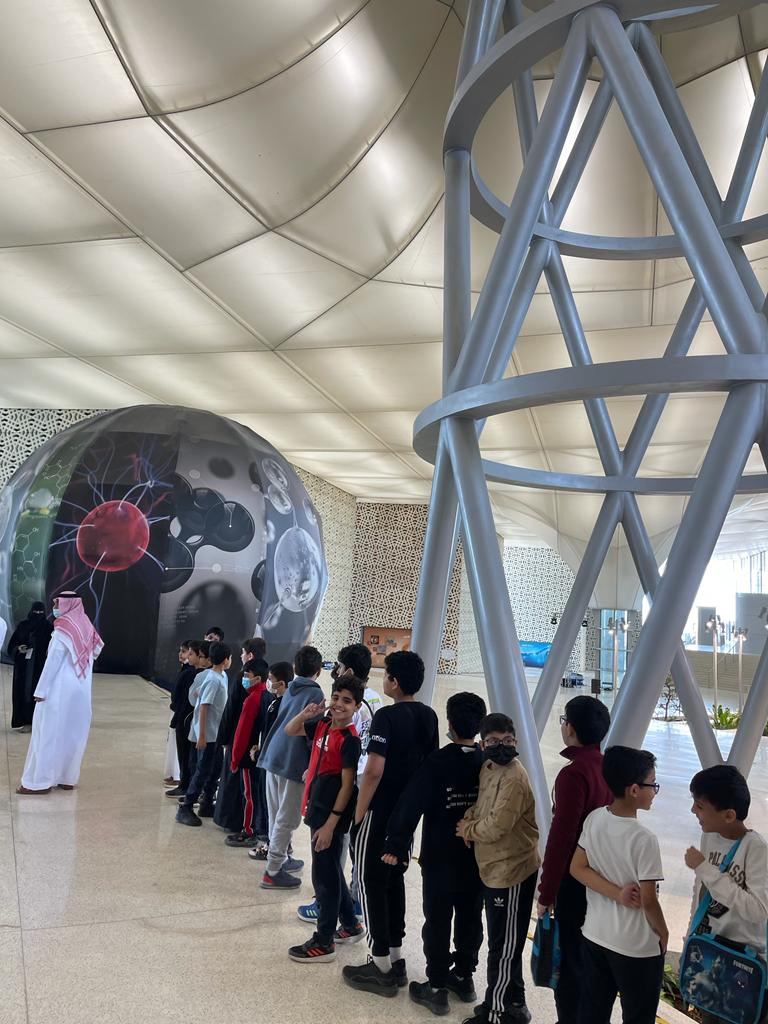 dab_schools's tweet photo. تحرص ابتدائية دار البراءة على دعم وتطوير مهارات طلابها ضمن فعاليات الاسبوع الوطني للموهبة والابداع تمت زيارة واحة الملك سلمان للعلوم للطلاب الموهوبين 
تحت إشراف مدير المدرسة أ.عبدالله بن ابراهيم العاصم
#نحو_مستقبل_واعد https://t.co/bhAkglyd5Z