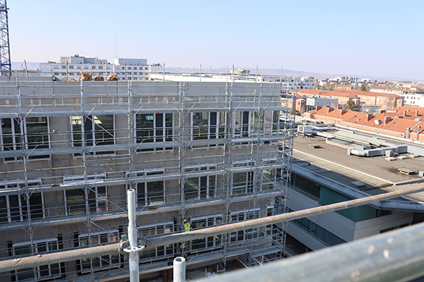 #NHR 🏥🏗️| Un #hopital ouvert sur l'extérieur, des espaces de travail éclairés à la lumière naturelle pour les professionnels #QVT, des locaux lumineux et apaisants pour les patients, tel est l'un des enjeux du projet #NouvelHopitalDeReims #Reims 
📸 bit.ly/3EZ6JTo