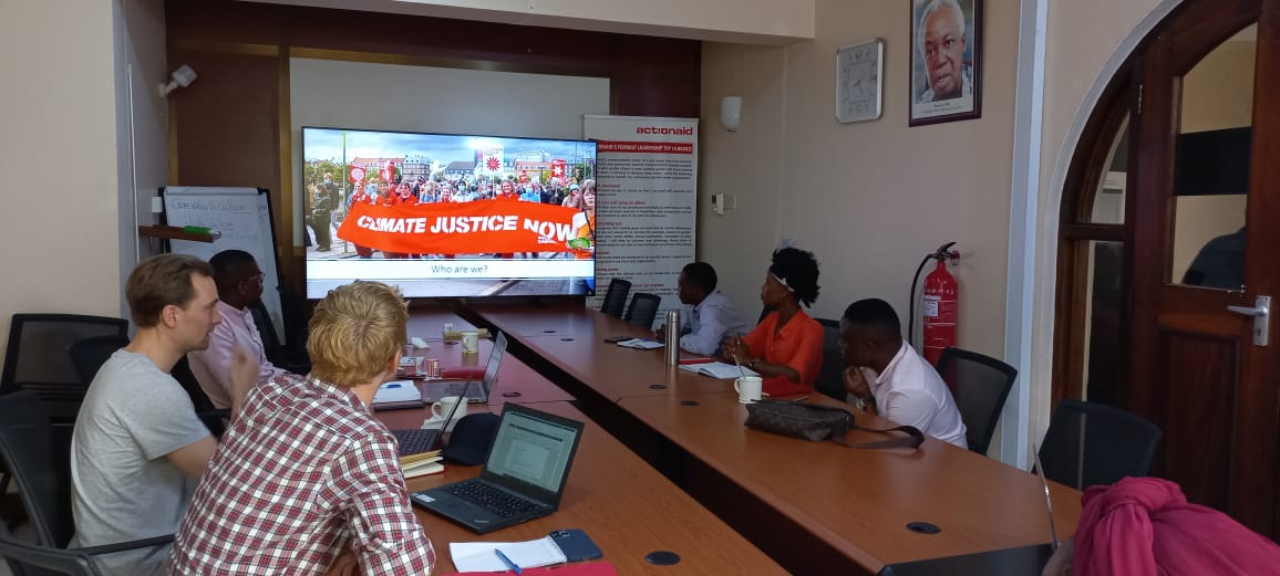 ActionaidTz's tweet photo. GP Tanzania together with ACTIVISTA, today hosted Climate Justice Campaigners Oliver and William from Actionaid Denmark to discuss issues on climate justice. This was at the Actionaid Tanzania offices in Dar Es Salaam; As seen in the picture.
#ClimateJustice #GlobalCompaign https://t.co/272MmvUE7J