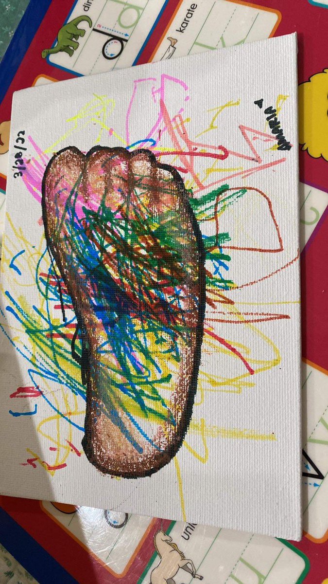 TheRealAnnaFegi's tweet photo. Our art project while daddy was at work 🦶 https://t.co/vZiHddNkfP