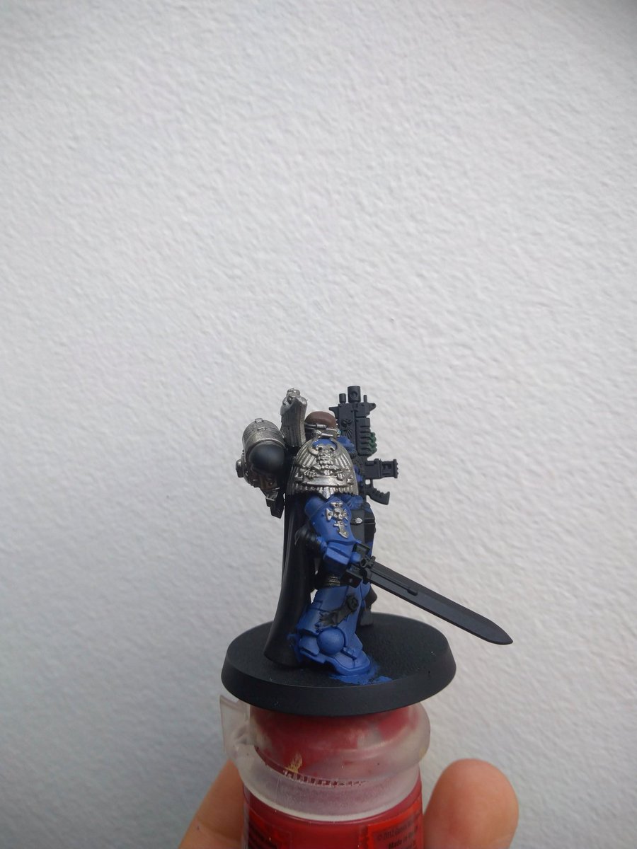 WarpEmu's tweet photo. I finally sat down and started working on my captain for my Dark Angel successor chapter army. I decided to keep doing my colour scheme; I love it too much. Even its a little bit colour busy #WarhammerCommunity #Warhammer40k #Spacemarine #SuccessorChapter #DarkAngels #Duskguard https://t.co/urORV9S5Ma