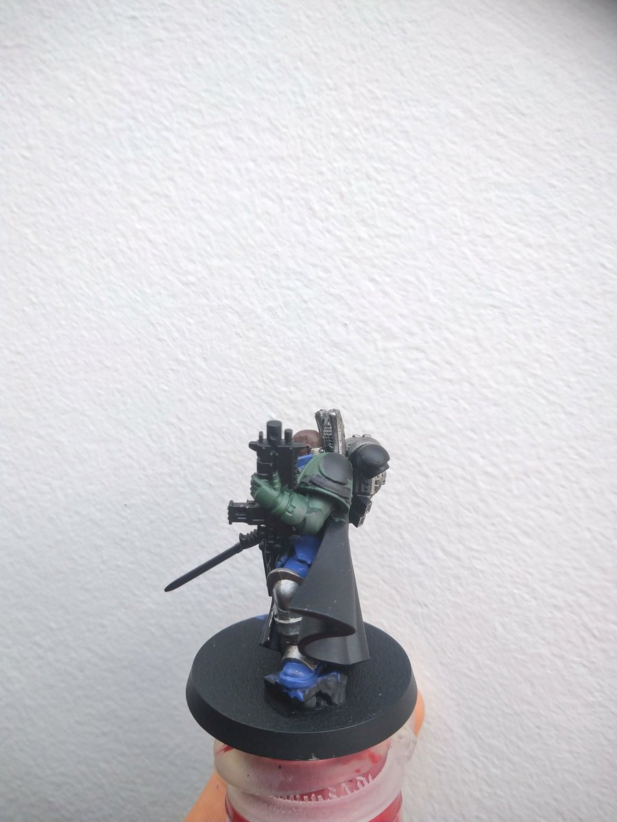 WarpEmu's tweet photo. I finally sat down and started working on my captain for my Dark Angel successor chapter army. I decided to keep doing my colour scheme; I love it too much. Even its a little bit colour busy #WarhammerCommunity #Warhammer40k #Spacemarine #SuccessorChapter #DarkAngels #Duskguard https://t.co/urORV9S5Ma