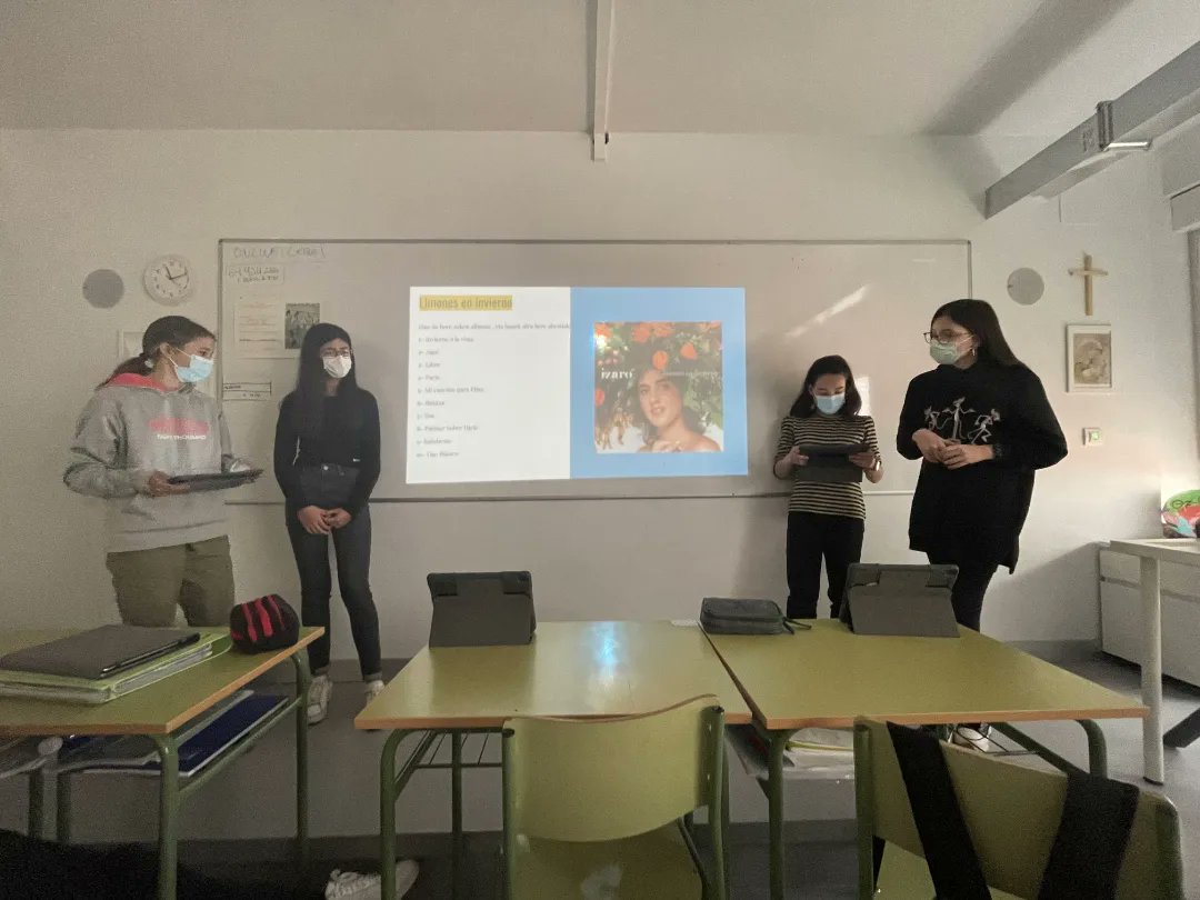 CarmelitasSC_VG's tweet photo. El alumnado de 1° de ESO ha realizado una serie de proyectos sobre diversos grupos musicales vascos. Han mostrado bonitas presentaciones y hemos podido disfrutar de su música. Aupa Euskal Astea!
#Música #Euskal #Astea https://t.co/VukF9vv17K
