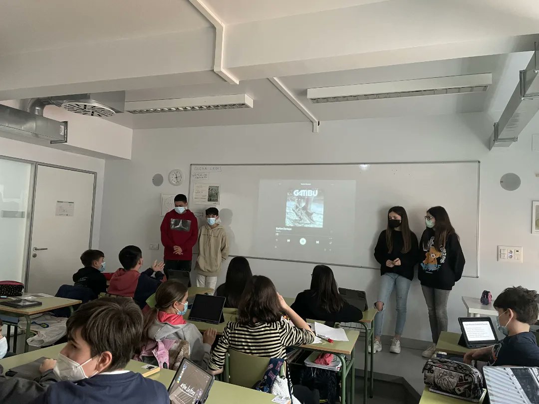 CarmelitasSC_VG's tweet photo. El alumnado de 1° de ESO ha realizado una serie de proyectos sobre diversos grupos musicales vascos. Han mostrado bonitas presentaciones y hemos podido disfrutar de su música. Aupa Euskal Astea!
#Música #Euskal #Astea https://t.co/VukF9vv17K
