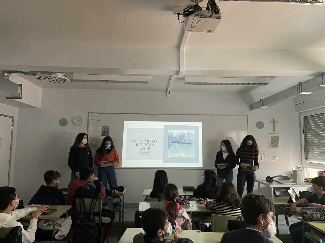 CarmelitasSC_VG's tweet photo. El alumnado de 1° de ESO ha realizado una serie de proyectos sobre diversos grupos musicales vascos. Han mostrado bonitas presentaciones y hemos podido disfrutar de su música. Aupa Euskal Astea!
#Música #Euskal #Astea https://t.co/VukF9vv17K