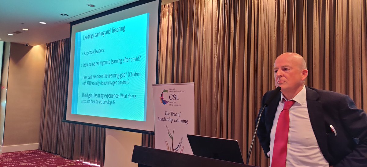 Harry Freeman takes us on a journey through an interactive session this morning where our mentors discuss 'Ways froward for School Leaders.'#mentoring #professionallearning