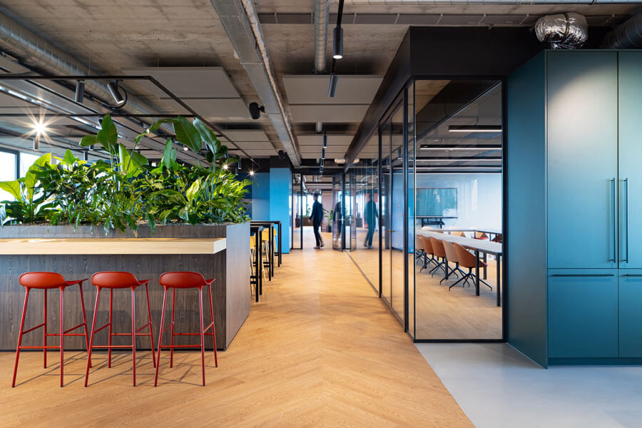 Lokat30's tweet photo. Het nieuwe interieur voor het Nova College in Haarlem is gereed! @Verwolafbouw  kreeg de opdracht om de ruimtes voor het college van bestuur en de stafafdelingen van het Nova College volledig te renoveren. Het kleurrijke schilderwerk is uitgevoerd door @Lokat30 https://t.co/RPxnbgzKvD