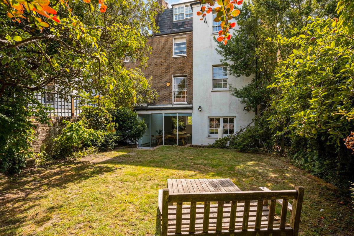This 5-bed semi-detached home provides direct views of Rochester Terrace Gardens. Built c.1840 &amp; providing over 3,000 sq ft that has maintained much of its original charm. Only moments from Camden Town with its markets &amp; range of independent shops. On with <a href="/Goldschmidt1888/">GoldschmidtandHowland</a>