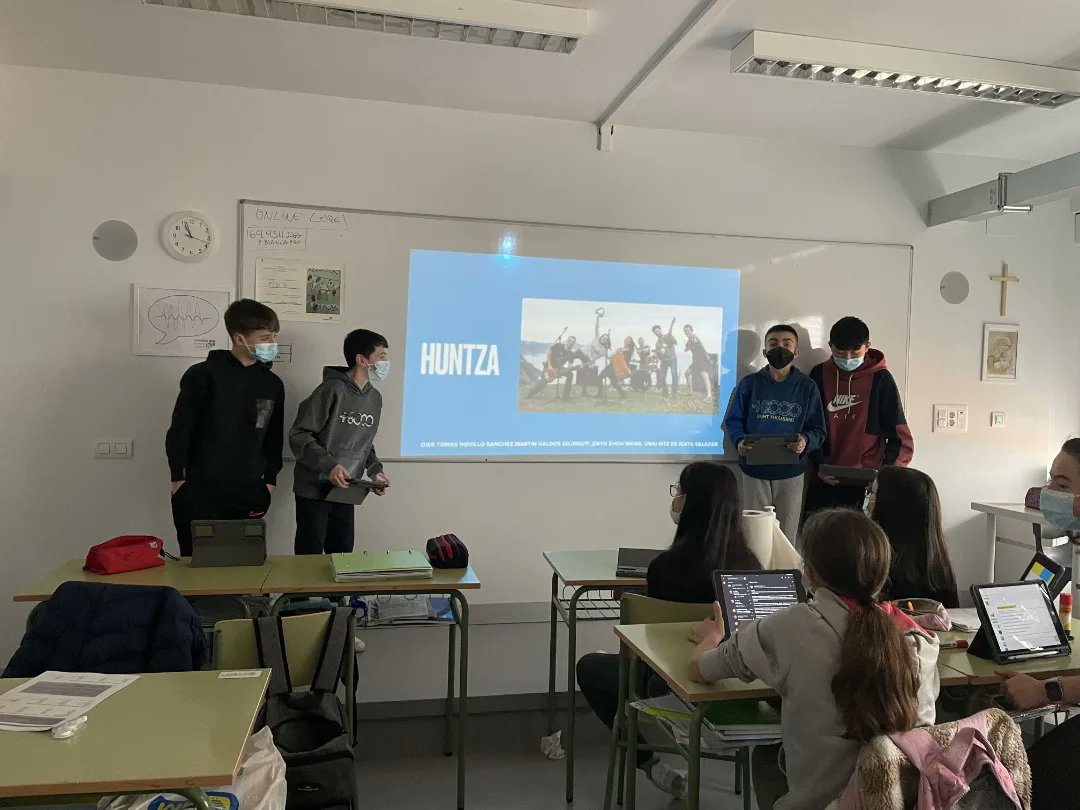 CarmelitasSC_VG's tweet photo. 1.DBHko ikasleek hainbat euskal musika talderi buruz proiektu batzuk egin dituzte. Aurkezpen politak erakutsi dituzte eta haien musikaz gozatzeko aukera izan dugu. Aupa Euskal Astea!
#Musika #Euskal #Astea https://t.co/tzMyTRoZvw