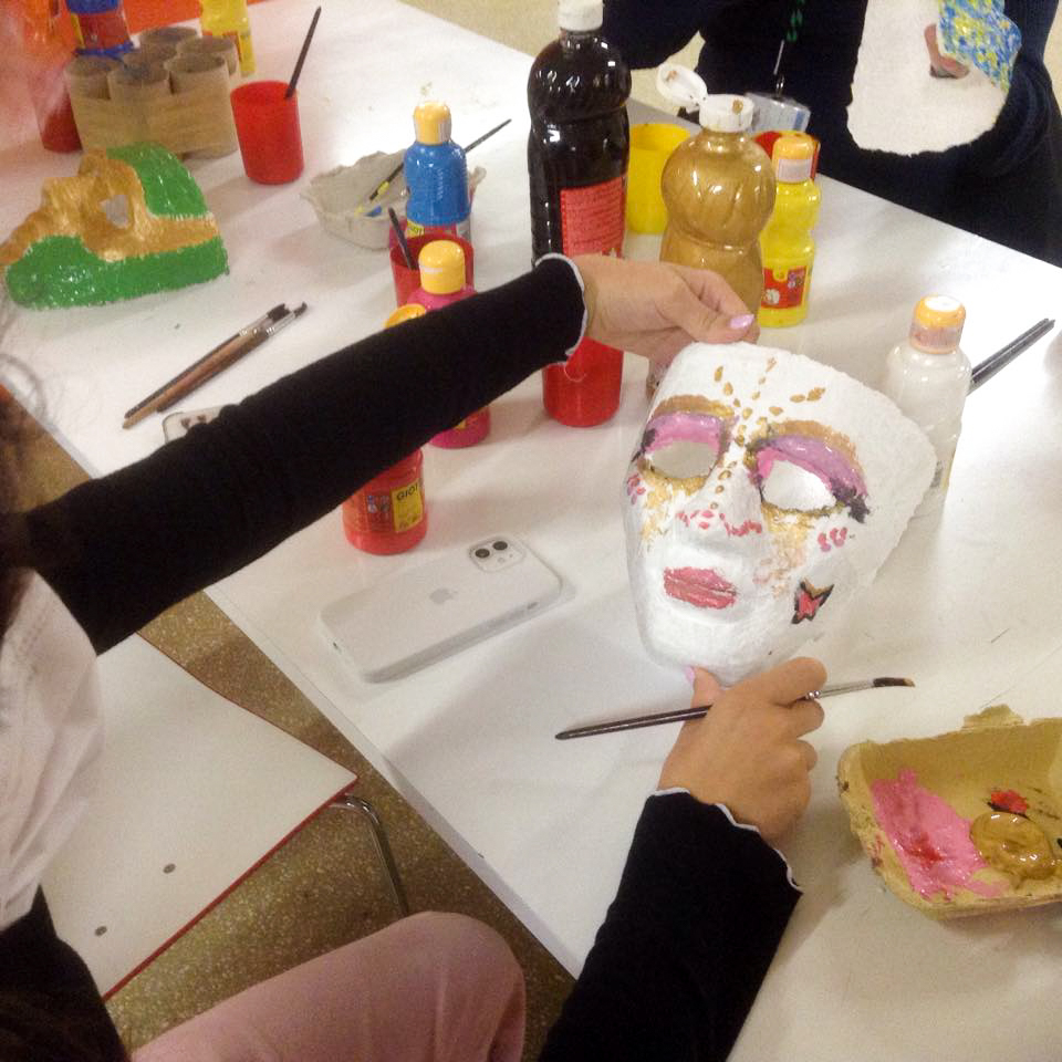 StJuliansLisbon's tweet photo. After visiting the fantastic Chinese Opera Exhibition at the Museu do Oriente, IB Theatre Y12 students had a hands-on, active learning experience painting their own masks and explaining their significance.
#StJuliansLisbon #TheArtOfLearning #StJuliansPerf https://t.co/l1Kj3Kcc7o