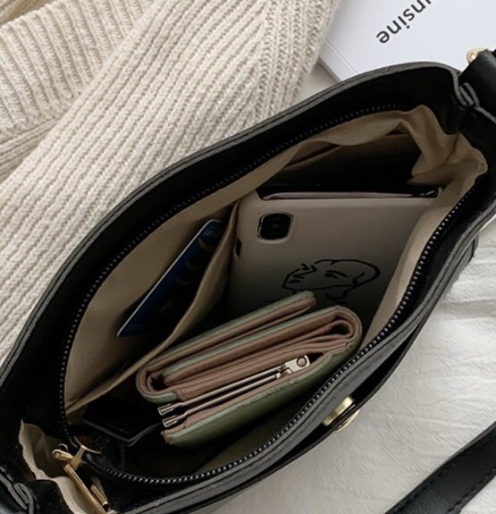 jakaikaaa's tweet photo. =͟͟͞♡ Price : 159฿.- | 𝚌𝚘𝚍𝚎: 𝟷𝟿𝟼
εїз ส่งฟรี ใบต่อไป+5
εїз วัสดุ : หนัง PU อย่างดี
εїз มีช่องเล็กด้านหน้า 1 ช่อง (มีกระดุม) 
εїз ขนาด : กว้าง 20*สูง 19*หนา 5 cm
εїз ใส่มือถือ กระเป๋าสตางค์ได้

#กระเป๋าผ้า #กระเป๋าไอแพด #กระเป๋า #กระเป๋าสะพายข้าง #รับตัวแทน #กระเป๋าเกาหลี https://t.co/NvqqUnKTTI