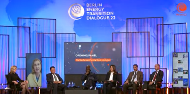 bdlhmd's tweet photo. 💭“Around €50 trillion will be needed by 2050 to transition to net-zero emissions world. 70% of this money is needed in developing countries. Technology isn't the problem, energy transition requires investments" says CEO of @Siemens_Energy Christian Bruch @greensofa_betd #betd22 https://t.co/NLAdRqfmHr